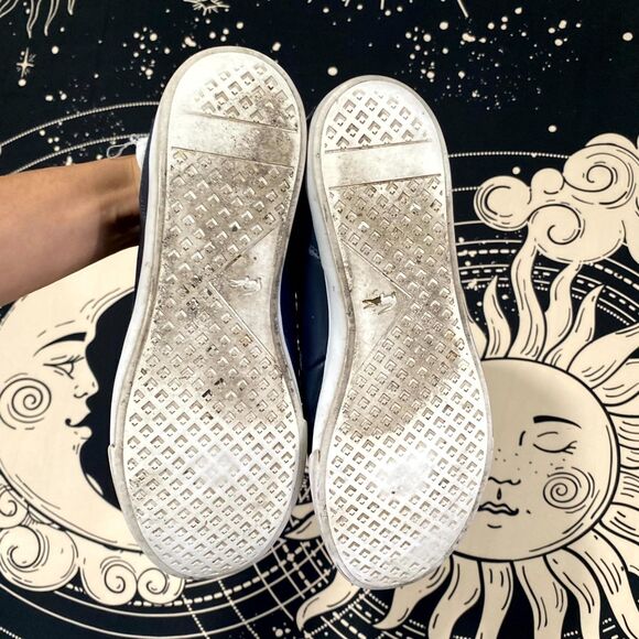 Athletic_Shoes